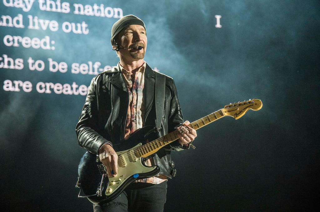 David Howell Evans alias The Edge, Gitarrist der irischen Rockband U2, tritt beim Bonnaroo Music and Arts Festival mit seiner Band auf.