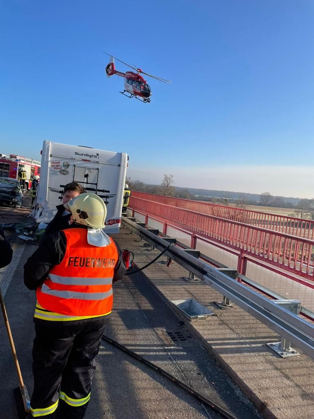 Eine Person musste per Hubschrauber ins Krankenhaus gebracht werden.