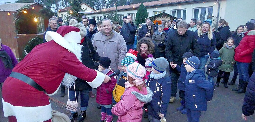 Von wegen Weihnachtsmann und Budenzauber: Der Rossauer Markt, hier ein Foto von 2019, ist coronabedingt abgesagt.