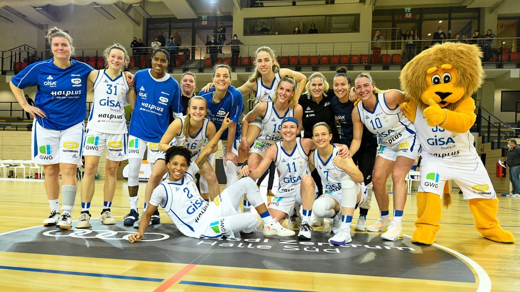 Siegerfoto nach dem Coup gegen Wasserburg: Die Gisa Lions strahlen um die Wette.