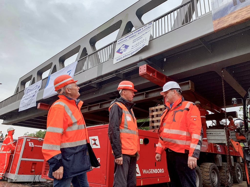 Volker Müller, Thomas Lukowiak und Ronald Kaiser im Juli 2021 auf der Brückenbaustelle am Rosengarten.