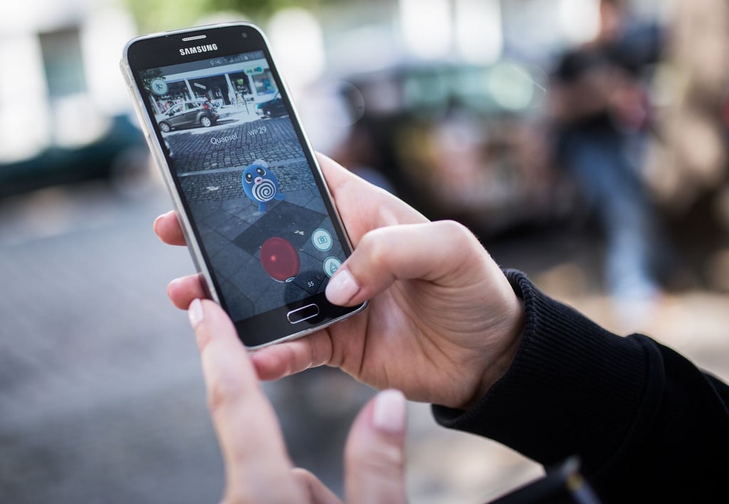 Da ist einer: „Pokémon Go“ bezieht seinen Reiz aus der erweiterten Realität, bei der die reale Umgebung mit Hilfe der Smartphone-Kamera einbezogen wird.