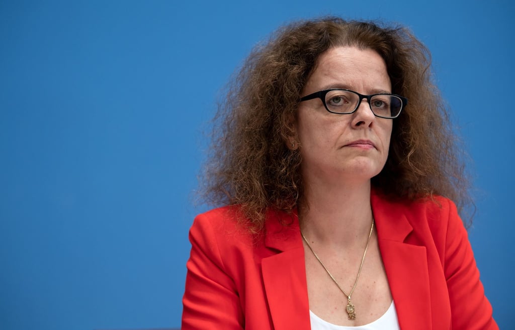 Der kräftige Anstieg der Teuerungsraten dürfte nach Einschätzung von EZB-Direktorin Isabel Schnabel bald beendet sein.