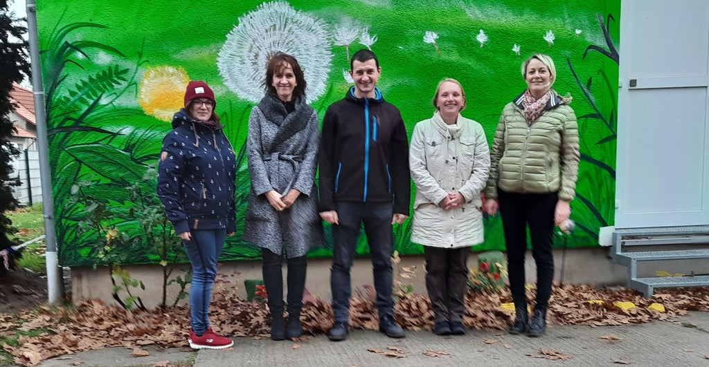 Der Vorstand des neugegründeten Fördervereines für die Kita Pusteblume Miesterhorst: Von links nach rechts: Bianca Miklich, Anika Arnold (stellvertretende Vorstandsvorsitzende), Frank Kurschatke (Vorstandsvorsitzender), Aileen Quatz (Kassenwartin), Anja Meyer.