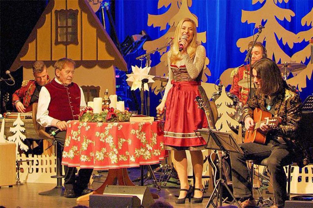 Stefanie Hertel spielt in Aschersleben mit Vater und Ehemann ihr Weihnachtsprogramm.
