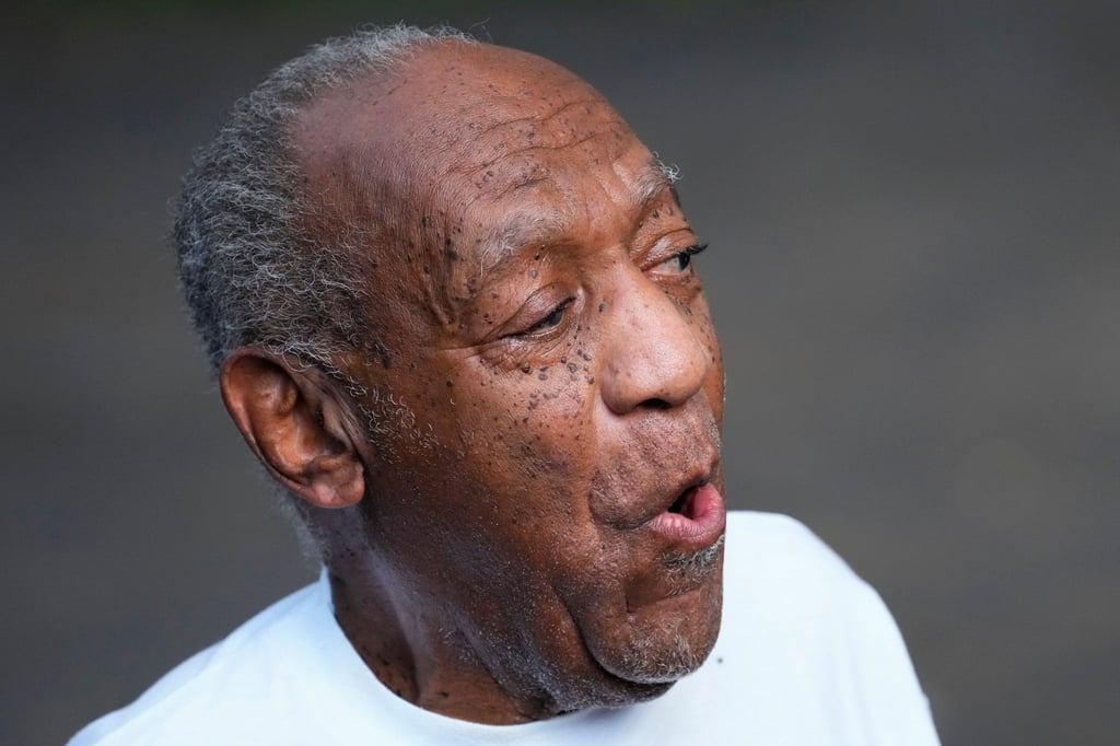 Bill Cosby vor seinem Haus in Elkins Park. Rund ein halbes Jahr nach der überraschenden Freilassung des 84-jährigen US-Schauspielers will die zuständige Staatsanwaltschaft die Entscheidung anfechten.