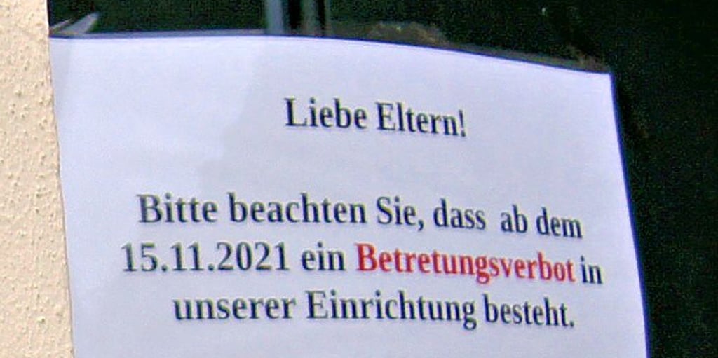 Schulen und Horte achten darauf, dass niemand unbefugt die Einrichtungen betritt.