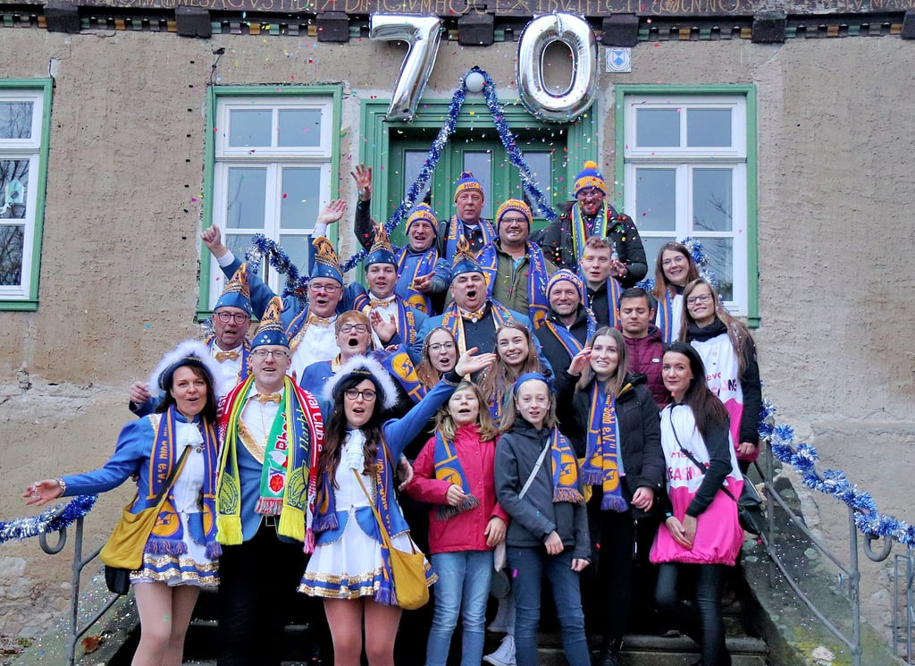 Die Anderbecker Narren von „Blau-Gold“ haben den Jubiläumsumzug zum 70-jährigen Bestehen des Deersheimer Narren-Clubs bereichert und hoffen nun, dass ihre Session stattfinden kann.