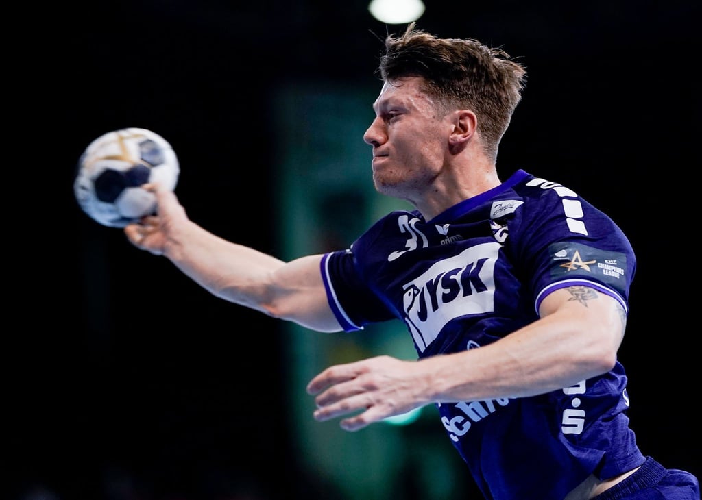 Flensburgs Aaron Mensing erzielte in Bukarest neun Tore.