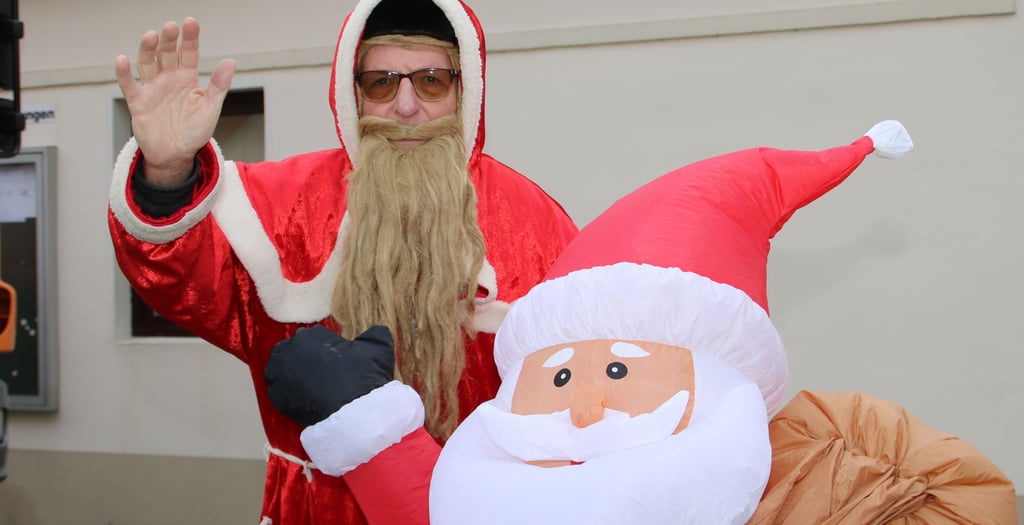 Der Colbitzer Heinz Rieke, Deutschlands dienstältester Weihnachtsmann verabschiedete sich und hing vor einem Jahr seine Robe für immer an den Haken.