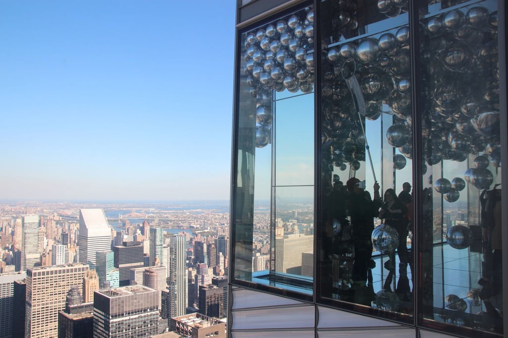 Blick von der neu eröffneten Aussichtsplattform, die auf drei Stockwerken einen Panorama-Blick über die Metropole bietet.