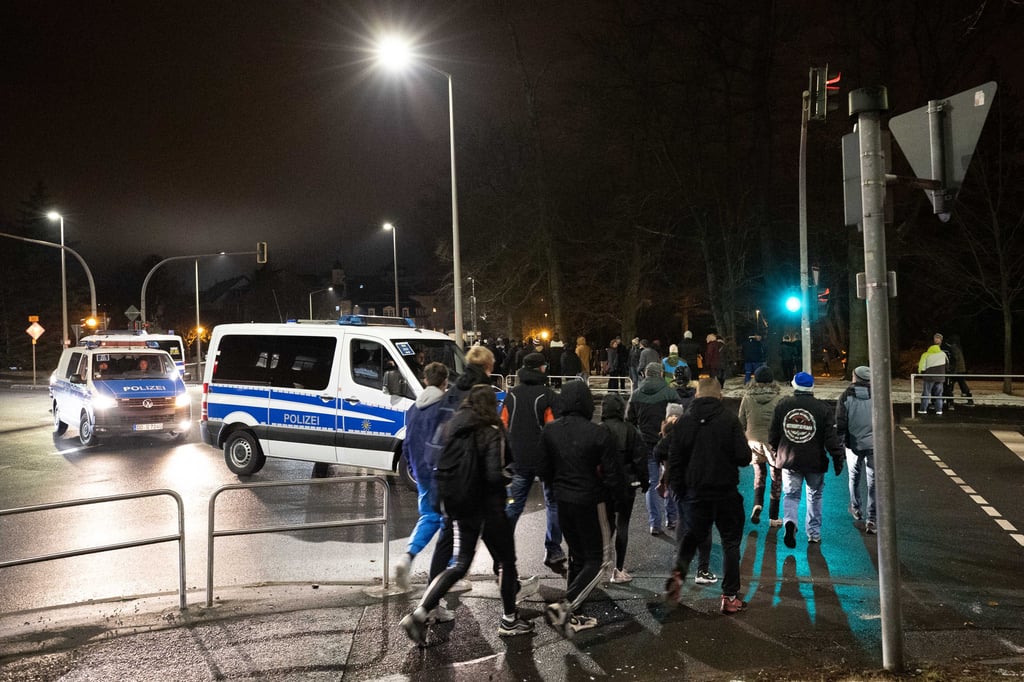 Dem Aufruf zu Protesten gegen die Corona-Maßnahmen folgten am 29. November in Freiberg hunderte Menschen.