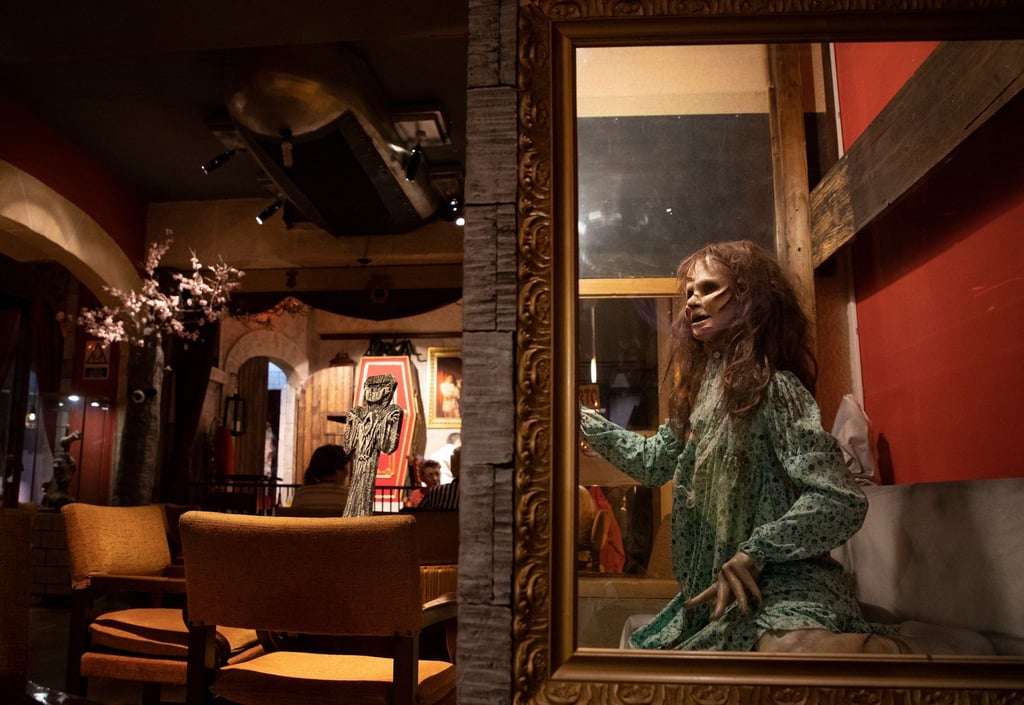 Eine Grusel-Wachsfigur ist im Themenrestaurant „Transilvania Museo-Cafeteria“ ausgestellt. Das Museum beherbergt zahlreiche Wachsfiguren aus bekannten Horrorfilmen, die in Handarbeit hergestellt wurden.