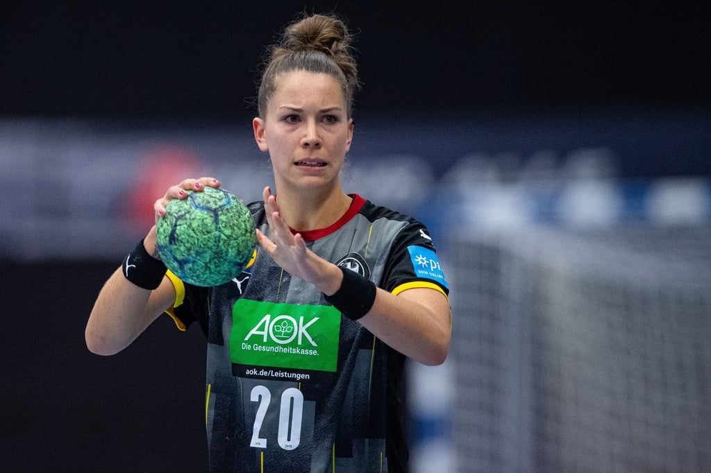 Ist mit Deutschlands Handballerinnen bei der WM in Spanien gefordert: Emily Bölk.