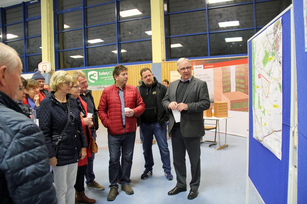 Vor ziemlich genau zwei Jahren informierte Wienerberger in der Wefensleber Sporthalle über die Erweiterungspläne.