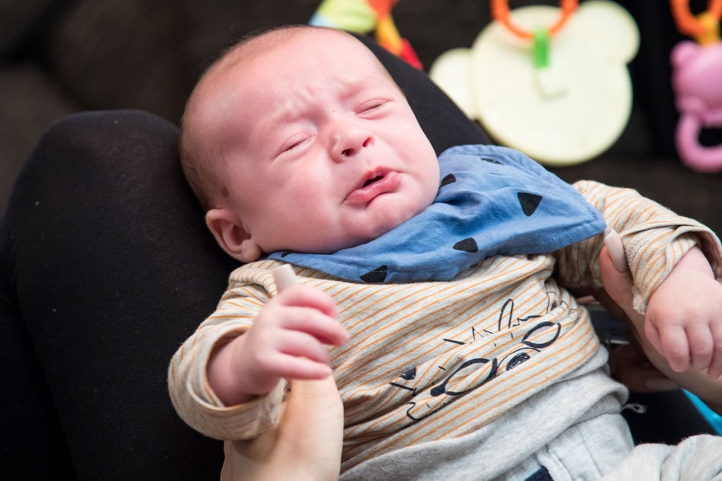 Das Baby ist frisch gewickelt, wurde gerade gefüttert und wird getragen. Doch nichts hilft - es schreit.