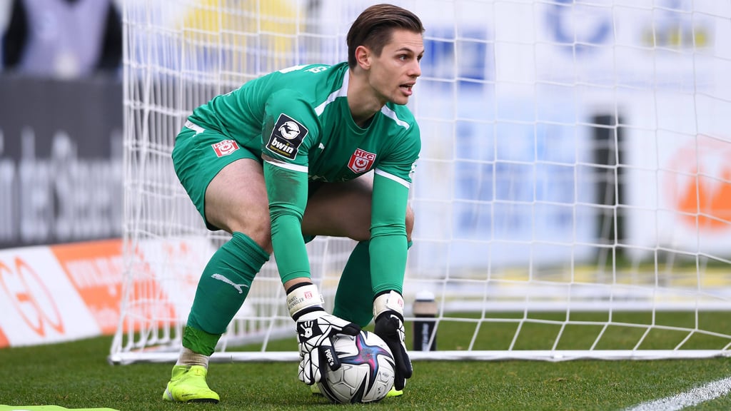 Daniel Mesenhöler gab bei seinem Ex-Klub Viktoria Köln sein Drittliga-Debüt für den Halleschen FC.