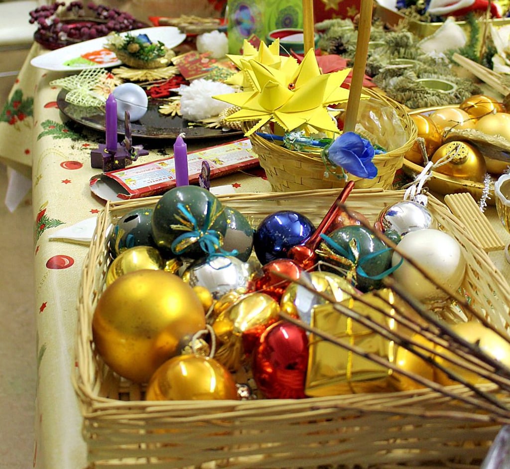 Reichlich gedeckt war der Weihnachtstisch für die Besucher im Dit&Dat-Umsonstladen in Deetz wieder.