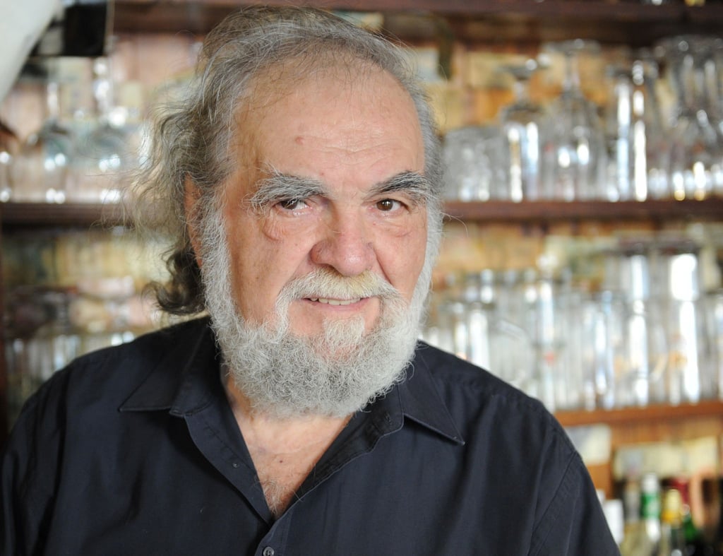 Der griechische Schauspieler Kostas Papanastasiou in seinem Restaurant „Terzo Mondo“. Er starb im Alter von 84 Jahren.