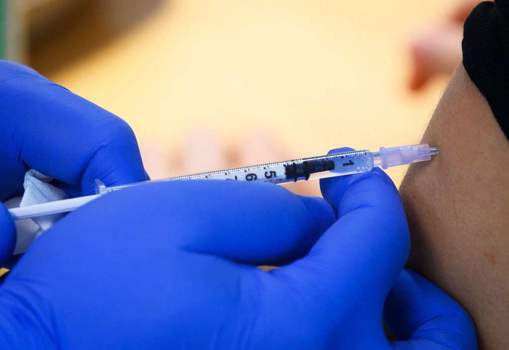 Eine große Mehrheit der Deutschen befürwortet eine Corona-Impfpflicht. 69 Prozent der Befragten sprachen sich für eine allgemein verpflichtende Immunisierung gegen das Virus aus.