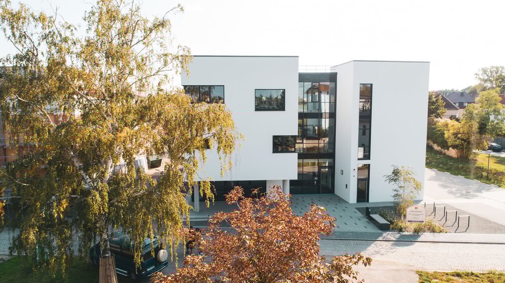 Die neue Bibliothek und das Stadtarchiv sind im Haus am See untergebracht.