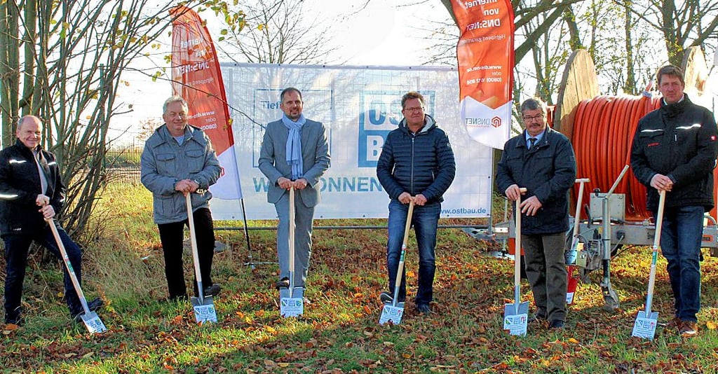 Fast genau vor einem Jahr erfolgte der Spatenstich für den Breitbandausbau der Gemeinden Altenhausen und Erxleben.