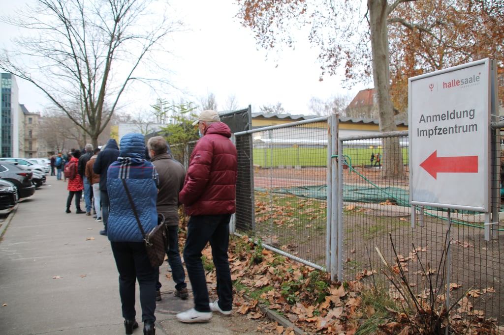 Seit Wochenbeginn ist das Impfzentrum in der Heinrich-Pera-Straße wieder geöffnet, nicht aber am Wochenende.