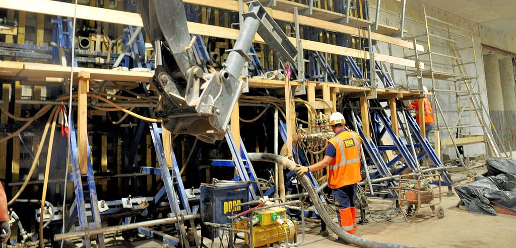 Betonarbeiten für die Tunnelwände wie die hier abgebildeten gehen in den Schlussspurt.