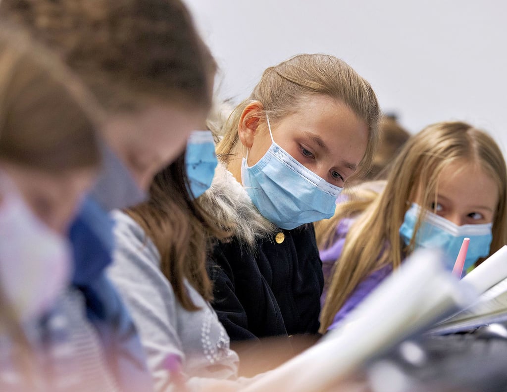 Ist ein Schüler im PCR-Test positiv getestet, müssen die Mitschüler nicht in Quarantäne.