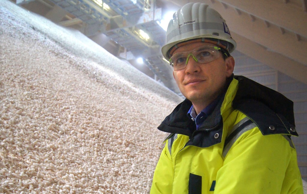 Dr. Ulrich Scheele ist Fabrikleiter im Zielitzer Kaliwerk und verantwortlich dafür, dass aus dem Rohsalz per Heißlöse- oder Flotationsverfahren das wertvolle weiße Gold gelöst wird.