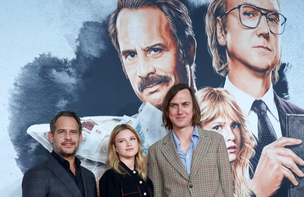 Die Schauspieler Moritz Bleibtreu (l-r), Sinja Irslinger und Lars Eidinger bei der Premiere der RTL+-Serie "Faking Hitler" in Berlin.