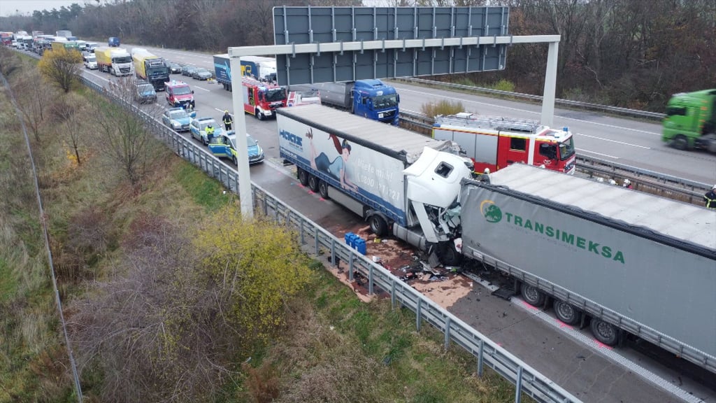 Regelmäßig ereignen sich schwere Verkehrsunfälle auf der A2 bei Burg. Beteiligt sind häufig Lkw.