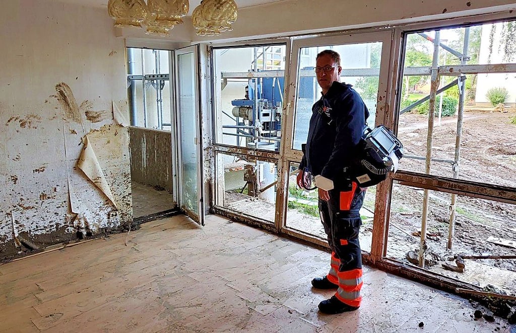 Eine Woche lang hilft der Ehrenamtler im Ahrtal, wo Hochwasser gewaltige Schäden angerichtet hat.
