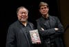 Ai Weiwei (l) und Daniel Kehlmann stellen im Berliner Ensemble die Autobiographie "1000 Jahre Freud und Leid" des Künstlers vor.