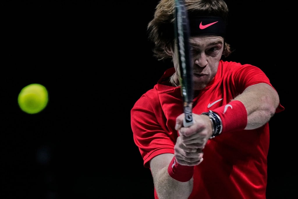 Hat das erste Einzel gegen Schweden gewonnen: Andrej Rubljow vom russischen Tennisverband in Aktion.
