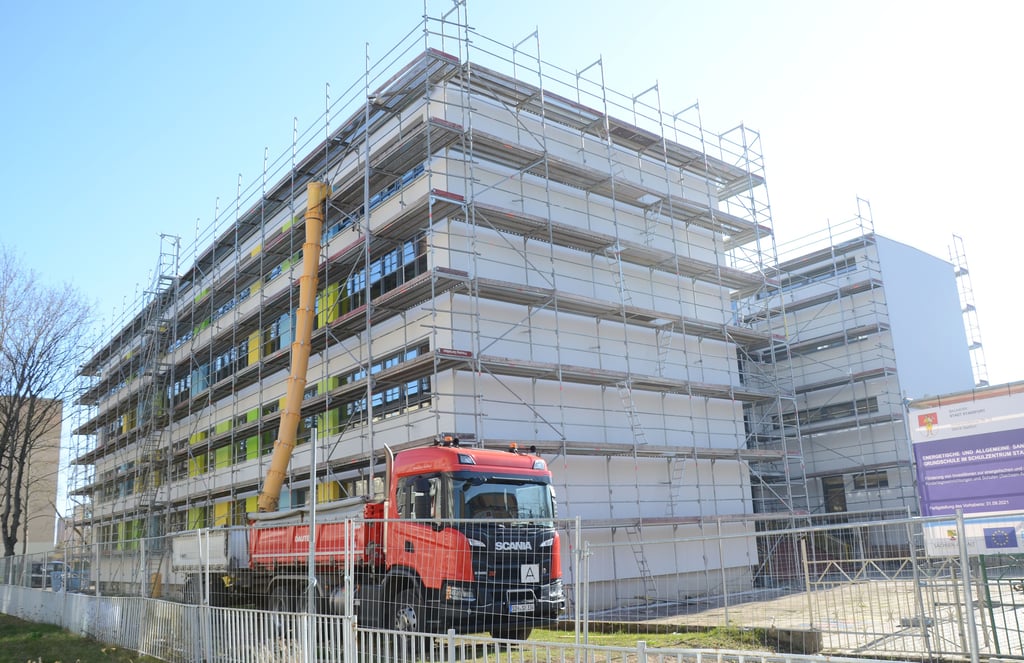 Das Schulzentrum Nord, zu dem auch die Grundschule Nord gehört, wird derzeit saniert. Zum Schuljahr 2022/2023 sollen die Gebäude fertig sein.