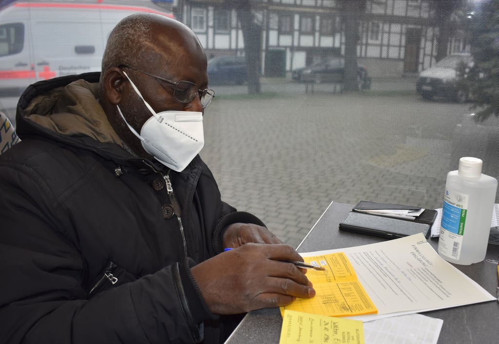 Dr. Pina Ngarmali Kilgue aus Wernigerode führte mit den Impflingen die Aufklärungsgespräche.
