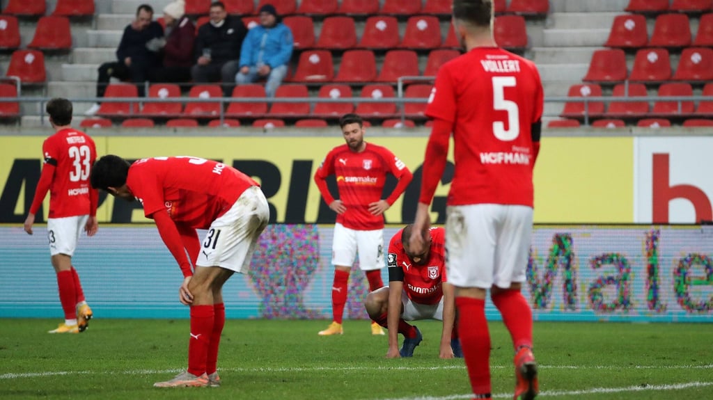Enttäuschte HFC-Profis nach dem 0:0 gegen Würzburg.