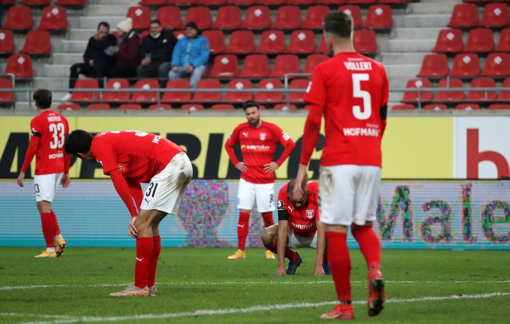 Enttäuschte HFC-Profis nach dem 0:0 gegen Würzburg.