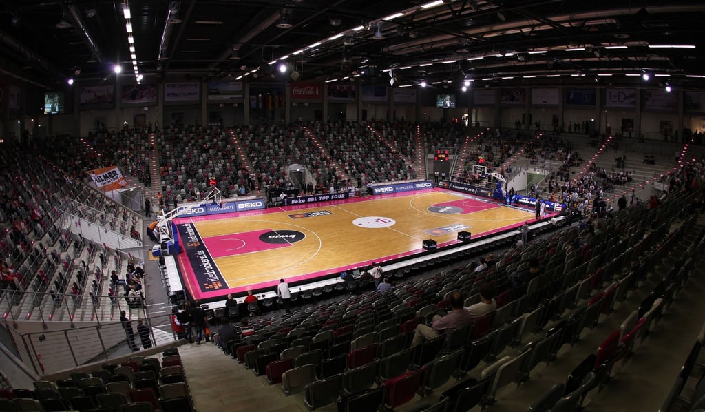 Basketball im Telekom Dome in Bonn. Hauptsponsor Telekom steigt bei dem erfolgreichen Basketballclub aus.