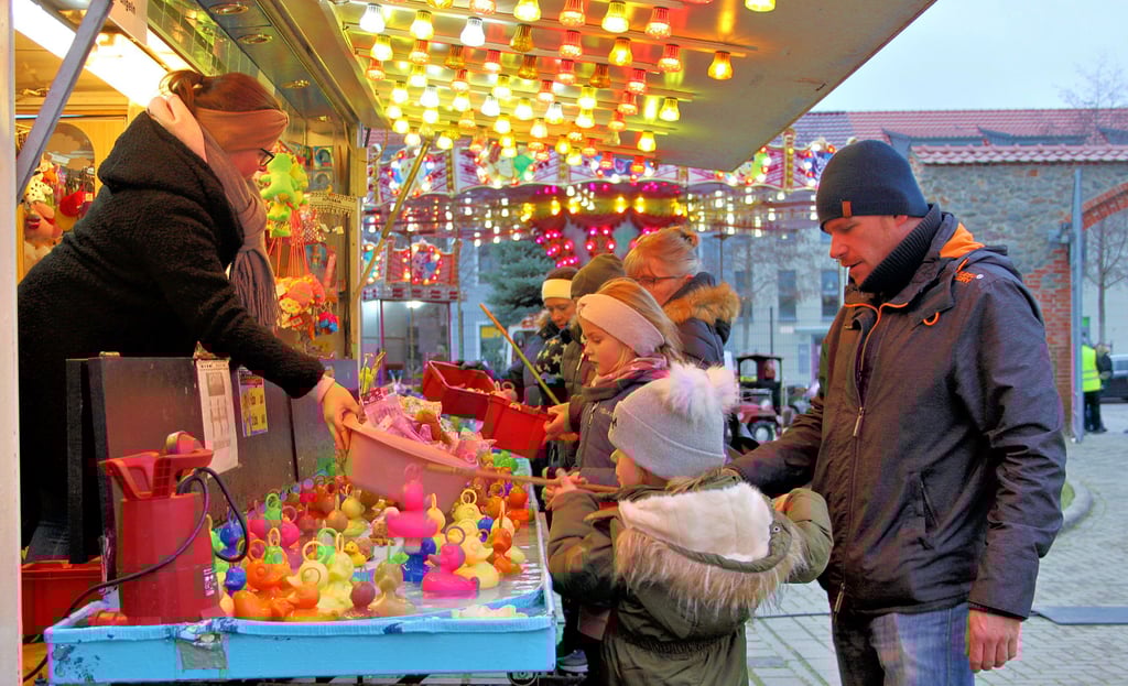 Ein kleiner aber feiner Weihnachtsmarkt wurde in Barleben auf die Beine gestellt. Trotz Corona-Regelungen kamen die Besucher.