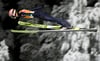 Skisprung-Weltmeister Karl Geiger hat das Gelbe Trikot des Geamtführenden beim Weltcup in Ruka verteidigt.