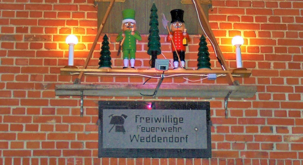 Der Weddendorfer Erzgebirgs-Gruß zieht seit Jahren in der Adventszeit die Blicke an.