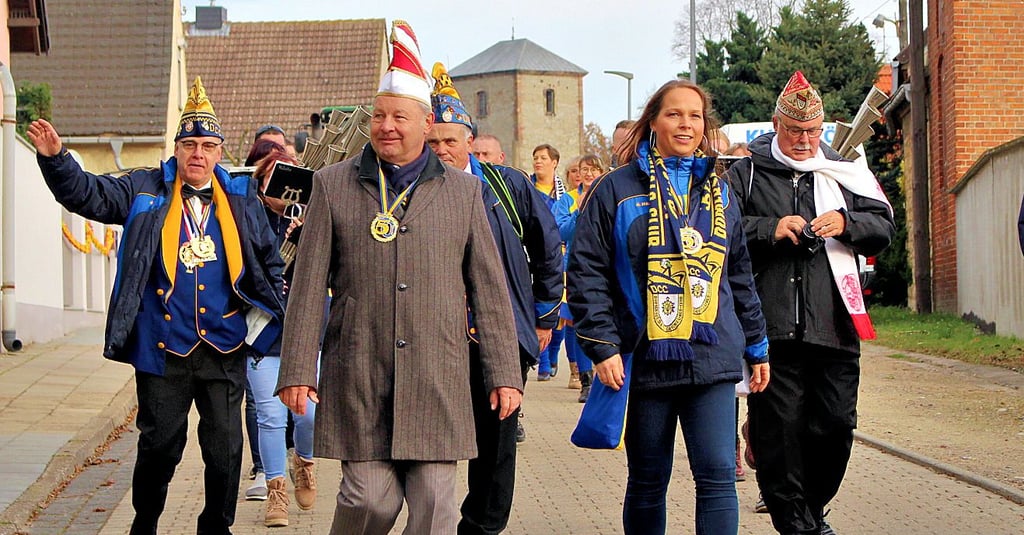 Als Mitte November ein bunter Karnevalsumzug in Domersleben durch die Straßen zog, zeigten sich nicht nur die Domersleber noch ein wenig optimistisch für die anstehende Karnevalssession.