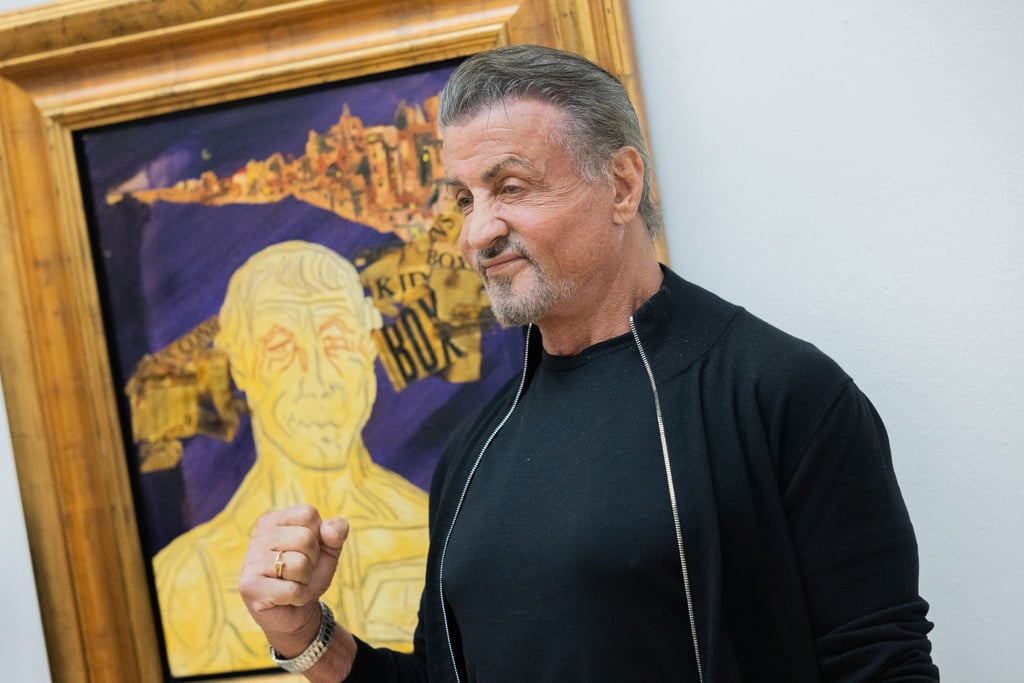 Sylvester Stallone vor einem seiner Gemälde im Osthaus Museum in Hagen.