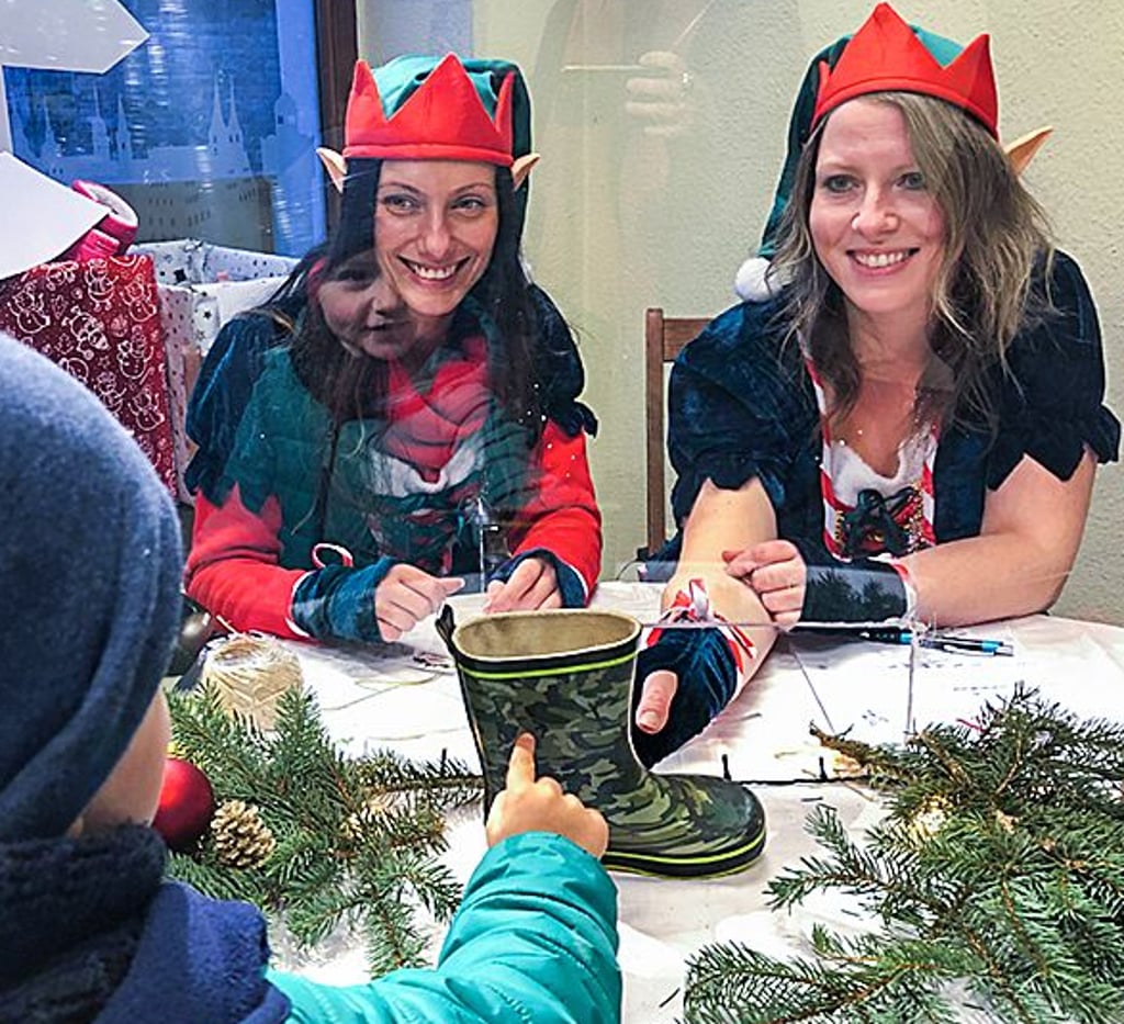 Ein paar Tage zuvor: Arthur (5) gibt sein Stiefelchen im Nikolausamt in Merseburg ab.