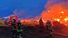 Insgesamt  60 Einsatzkräfte versuchen mit dem Landwirt zu retten, was noch zu retten ist. Ob auch dieser Brand am 18. Mai auf das Konto des Brandstifters geht ist ebenfalls offen. 