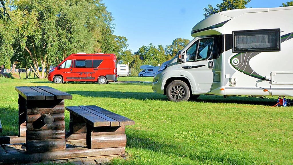 Der Wohnmobil- und Caravan-Stellplatz in Seehausen besticht durch seine Lage und Naturbelassenheit. Und er ist beliebt.