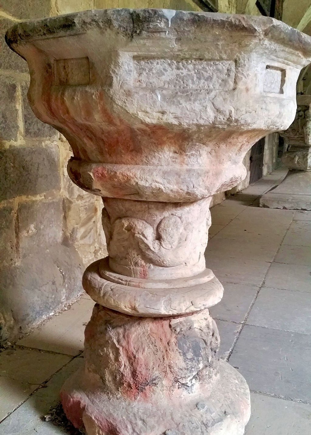 In diesem Zustand hat Maik Berger 2016 den Aderstedter Taufstein in Halberstadt im Kreuzgang der Liebfrauenkirche entdeckt.