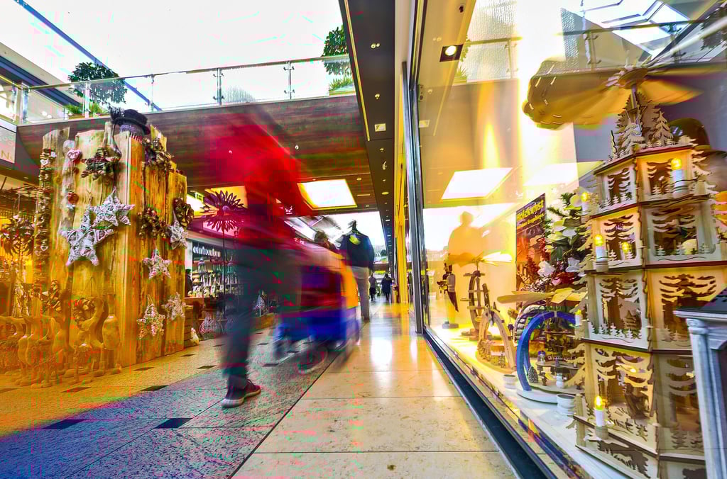 Weihnachtsshopping ist ab Montag nur noch für nachweislich Geimpfte oder Genese erlaubt - nicht nur im Nova in Günthersdorf.